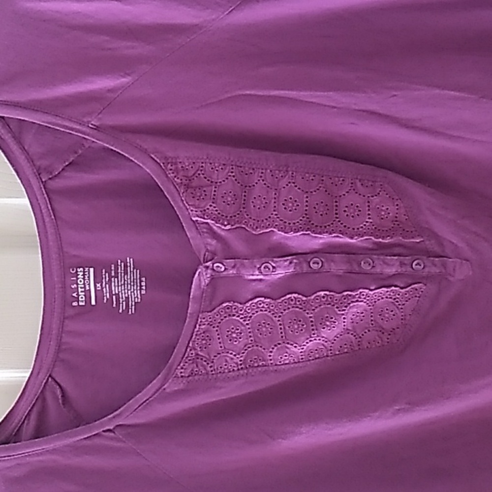 T-Shirt - Picture 3 of 4